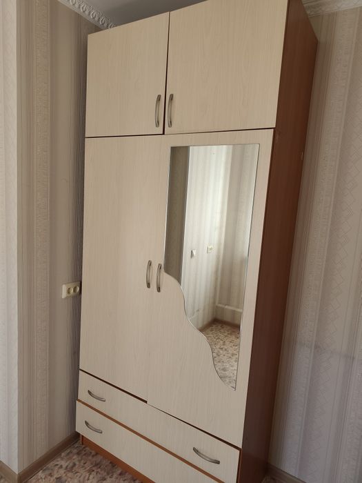 Шкаф  почти новый