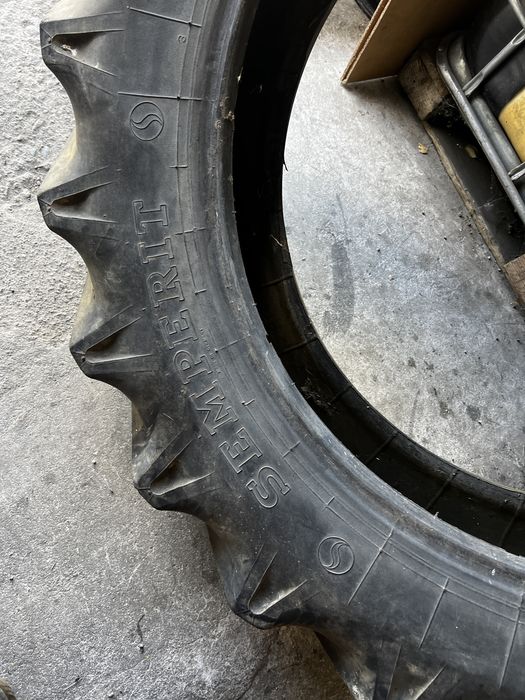 2 anvelope 12.4 R32 ( 320/80/R32 ) , Semperit !