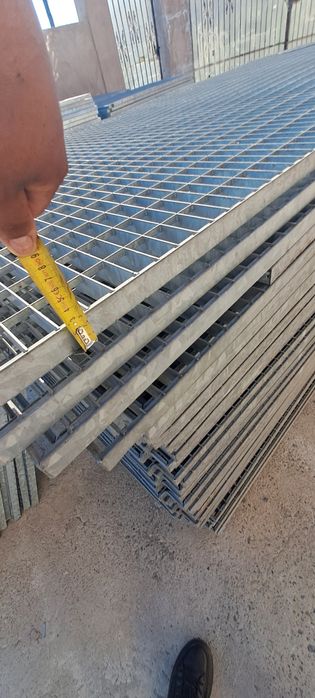 Trepte metalice zincate 90x24