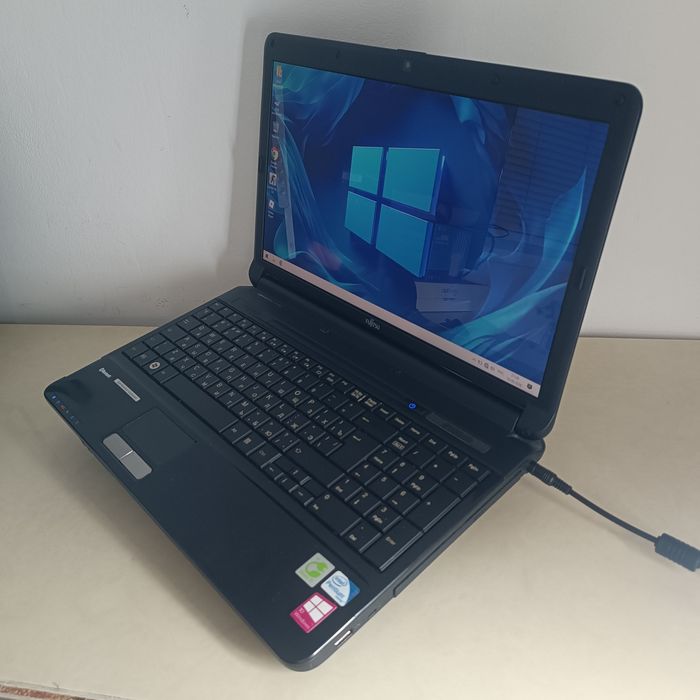 Ноутбук Fujitsu AH530