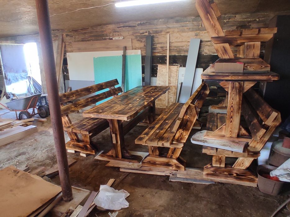 Продам комплект: стол и скамейки