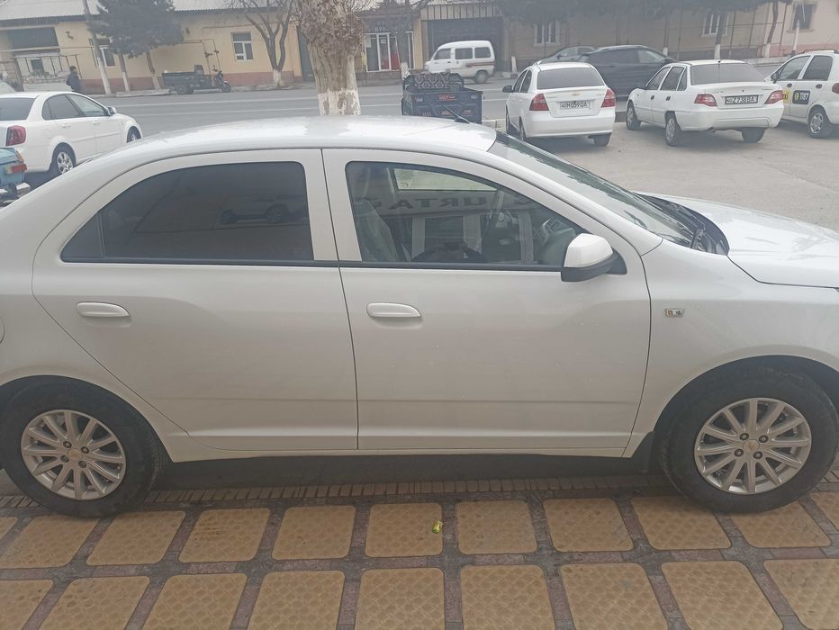 Ajoyib holatda cobalt sotiladi