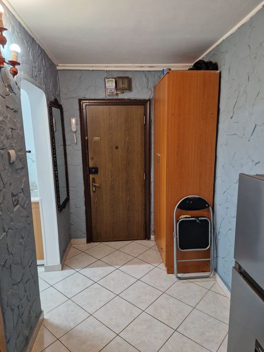 Închiriez garsoniera comfort 1 aflată la parterul unui bloc de 4 etaje ,35 mp,situata pe bulevardul 1DECEMBRIE 1918 nr.38 sector București.