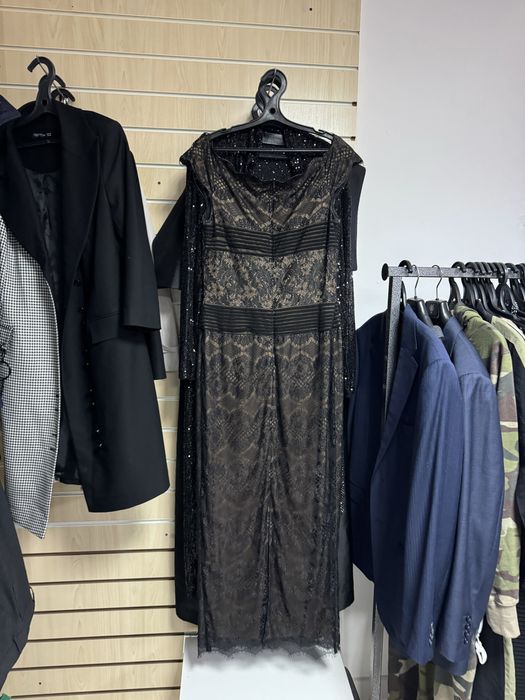 Платья вечерние