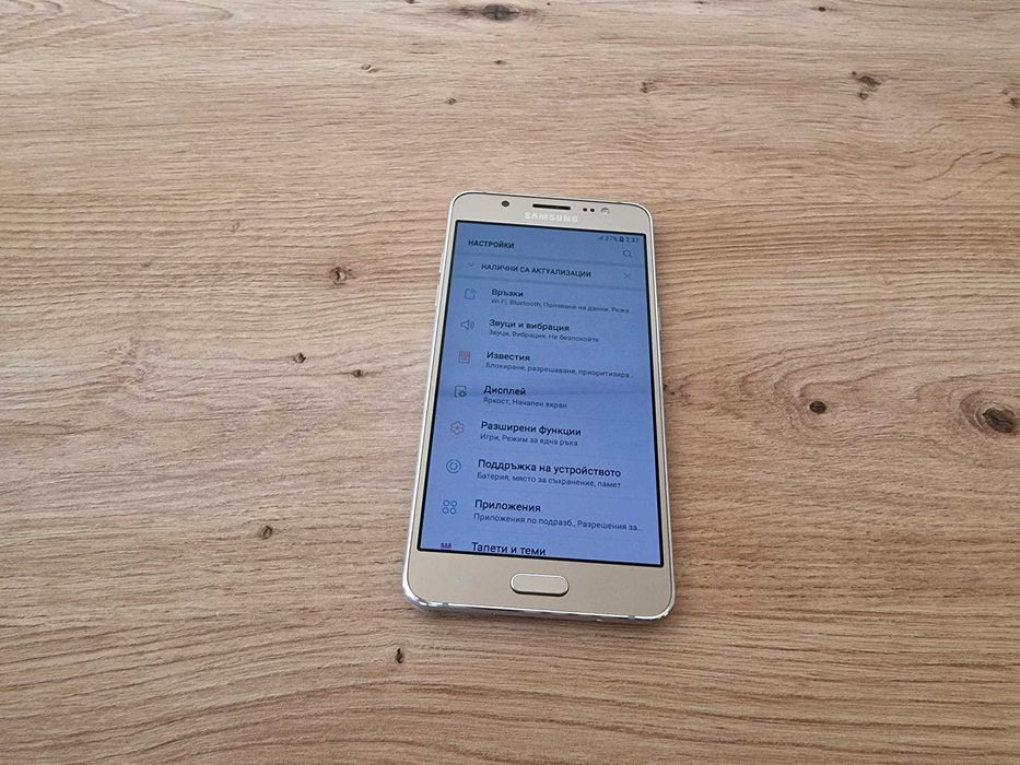 Телефон Samsung Galaxy J5