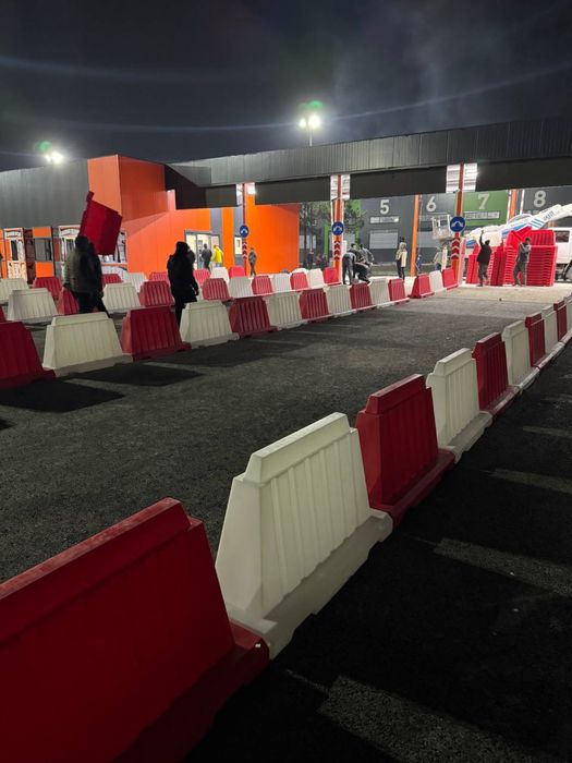 дорожное ограждение пластикого