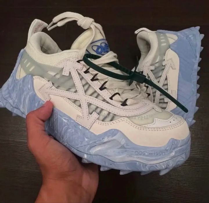 Adidasi off white