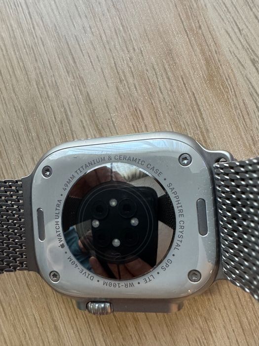 Apple Watch Ultra 2 49mm GPS + Cellular + Apple Titanium Milanese Loop