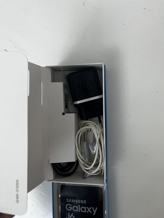 Сиартфон Samsung GalaxyJ6