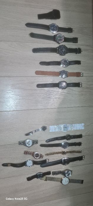 Vand 19 ceasuri diferite Mărci... Majoritatea Noi!