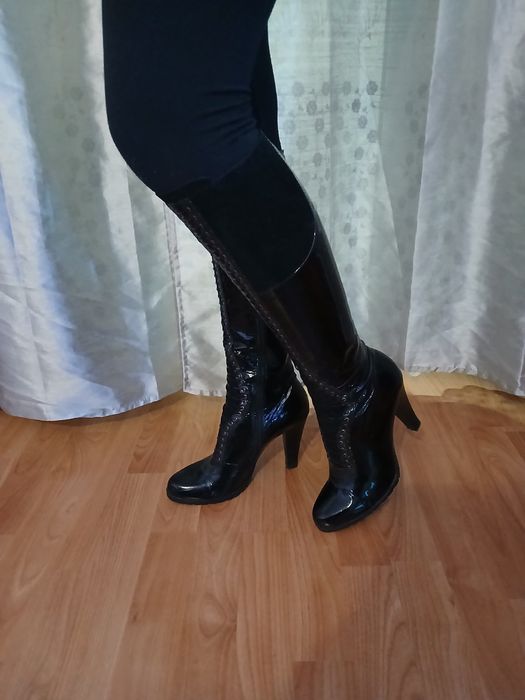 Дамски ботуши от естествен лак