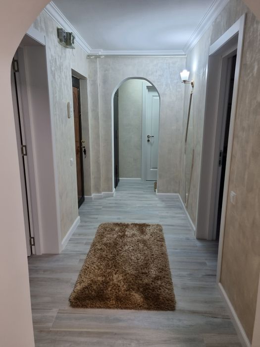 Ofer spre închiriere  apartament 3 camere