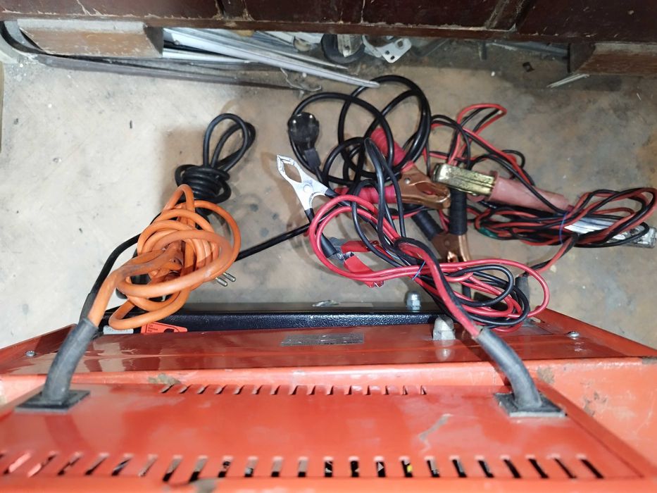 Redresor / incarcator auto 12 Volti Robot pornire cateva modele