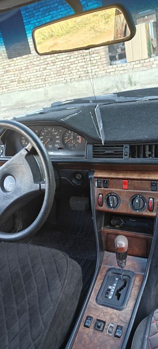Mercedes Benz E124