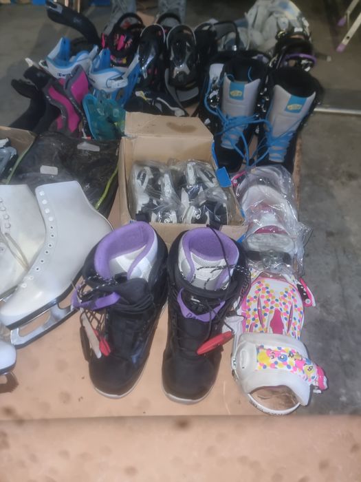 Vând stoc de echipamente penru ski și snowboard