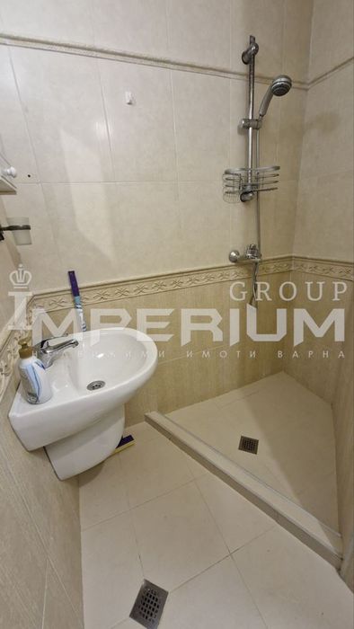 ГОЛЯМ Едностаен апартамент под наем в района на Спортна зала, гр. Вар