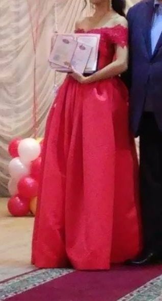 Продам красное платье на выпускной