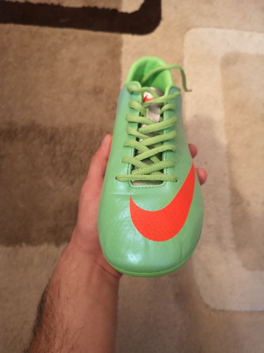 Vând ghete de fotbal Nike Mercurial în stare foarte bună