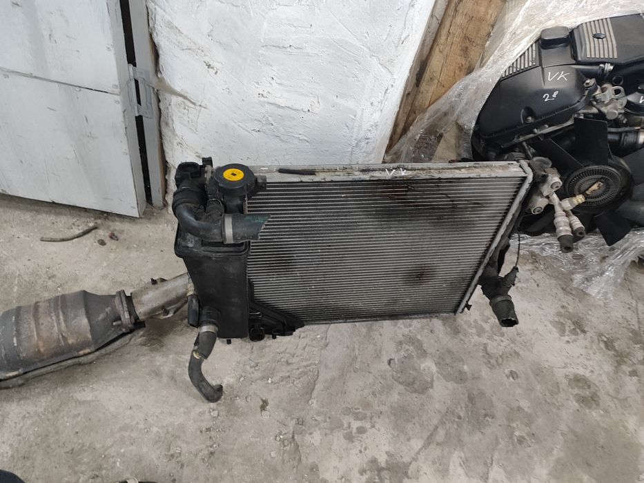 Продам радиатор на бмв е46