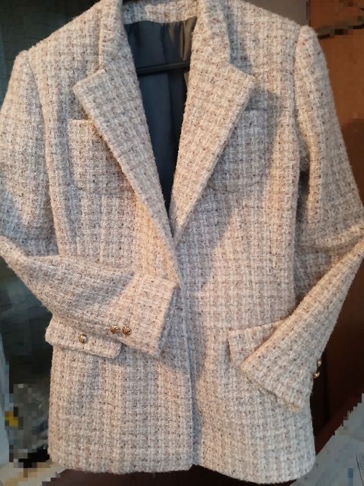 Зимний жакет из ткани букле-шанель.