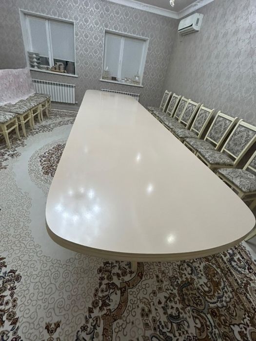 Гостинный стол, стулья