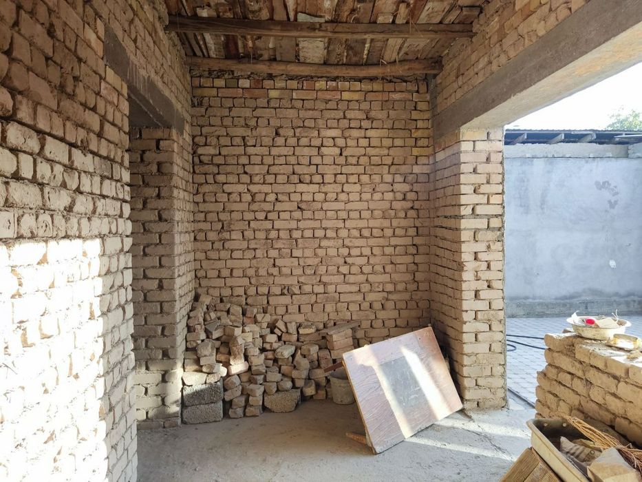 Продаётся дом в Янгиюле  ( 20 соток )