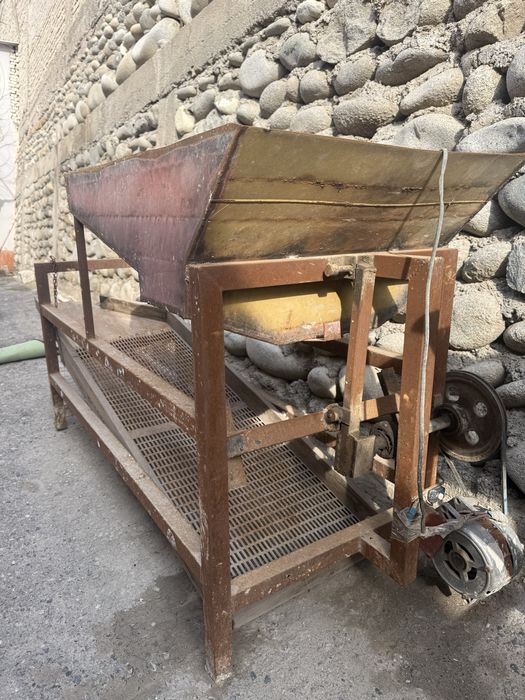 Elavator Sotiladi