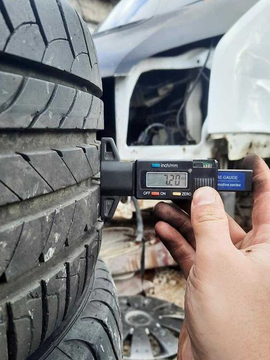 4 Броя 215/50/17 Goodyear 2x7,2mm 2x6mm