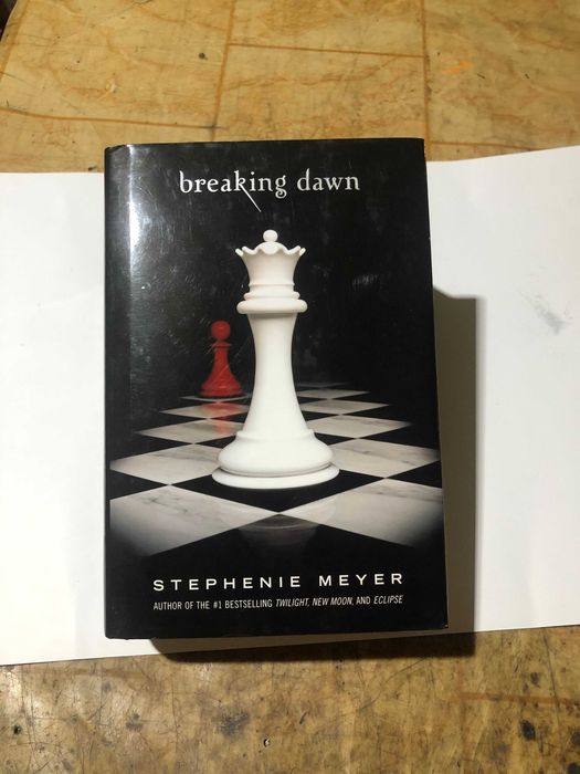 Trilogia : THE TWILIGHT SAGA (Twilight - New Moon - Eclipse - Breaking Dawn) autor : Stephenie Meyer