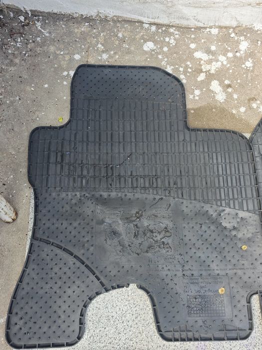 Резиновые коврики полики Рав4