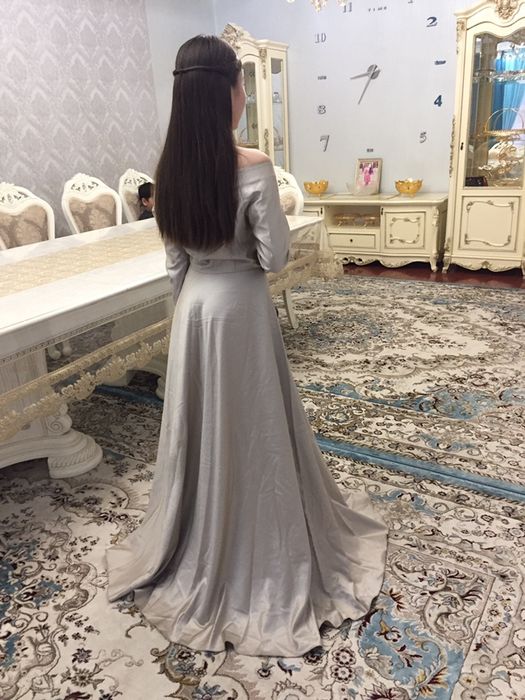 Платья вечерние