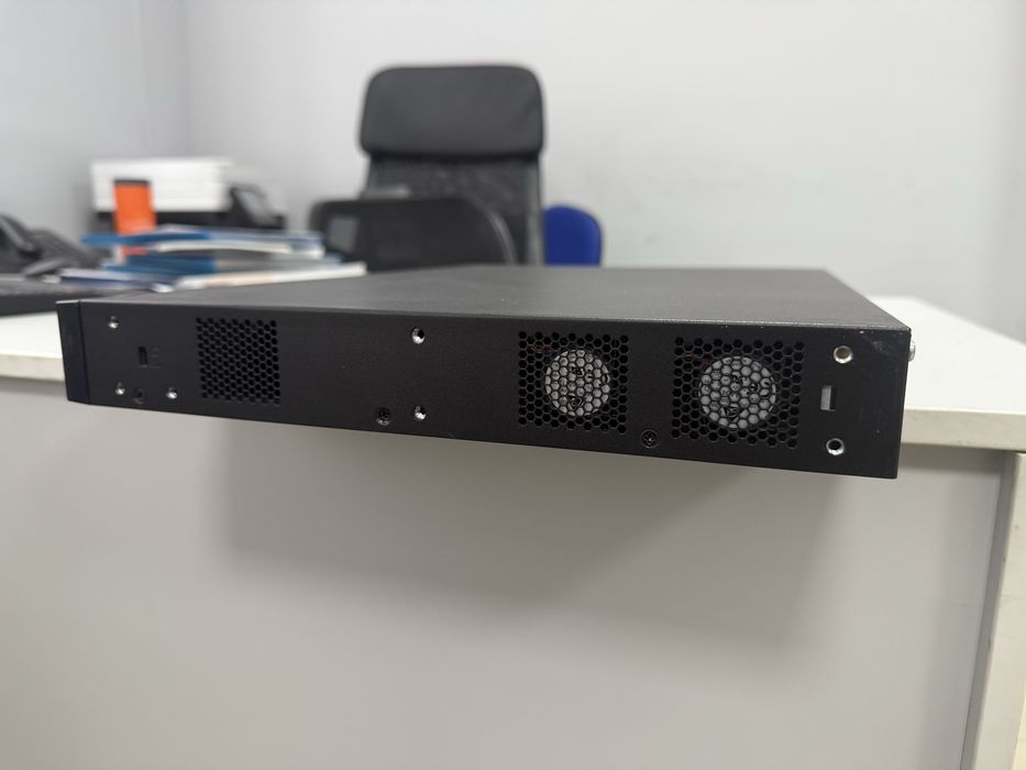Продам коммутатор Cisco SF200-24P