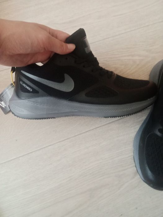 Продам мужские кросовки