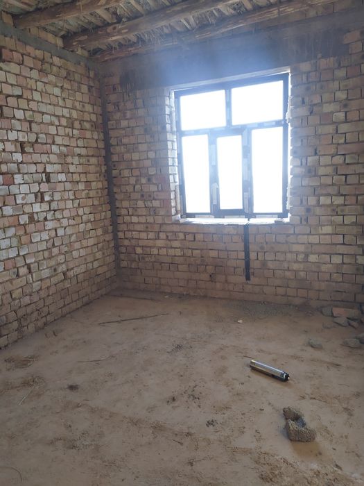 Уч қахрамонда каропка сотилади тўрт ярим сотка 7-10 хоналик