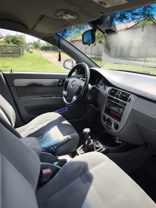 Vand Chevrolet Lacetti 1.6 Benzină – 2007 – Unic proprietar
Vând Chevrolet Lacetti, an fabricație 2007, motorizare 1.6 benzină, 109