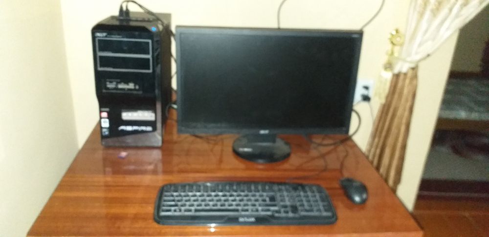 Acer Aspire stol kompyuteri