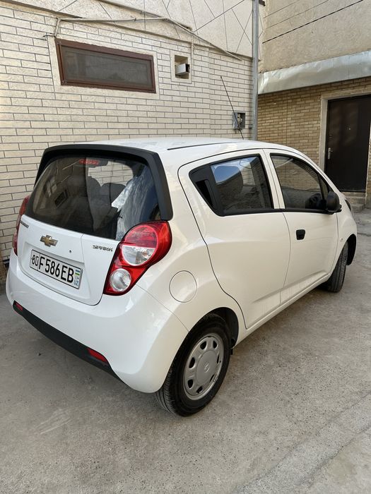 Spark avtomobili sotiladi