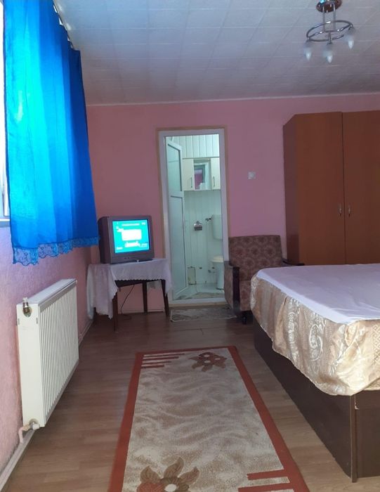 Camera de inchiriat la curte