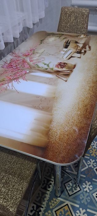Продам комплект стол  стекло с рисунком + 4 с