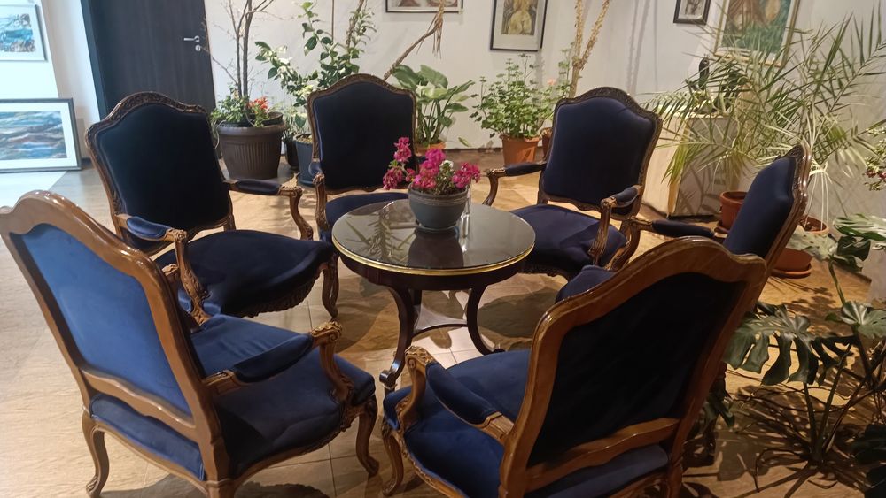 Столове 6 броя и маса