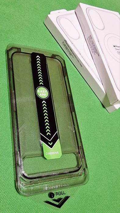 Husa originala iPhone 16,cu folie sticla Ultra Hybrid.