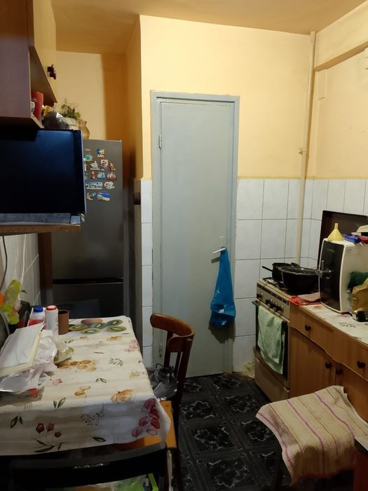 Vanzare ap 2 camere decomandat  Eroii Revolutiei langa parc tineretului,Carol