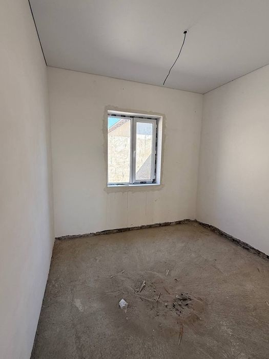 Uy sotiladi 270 milion