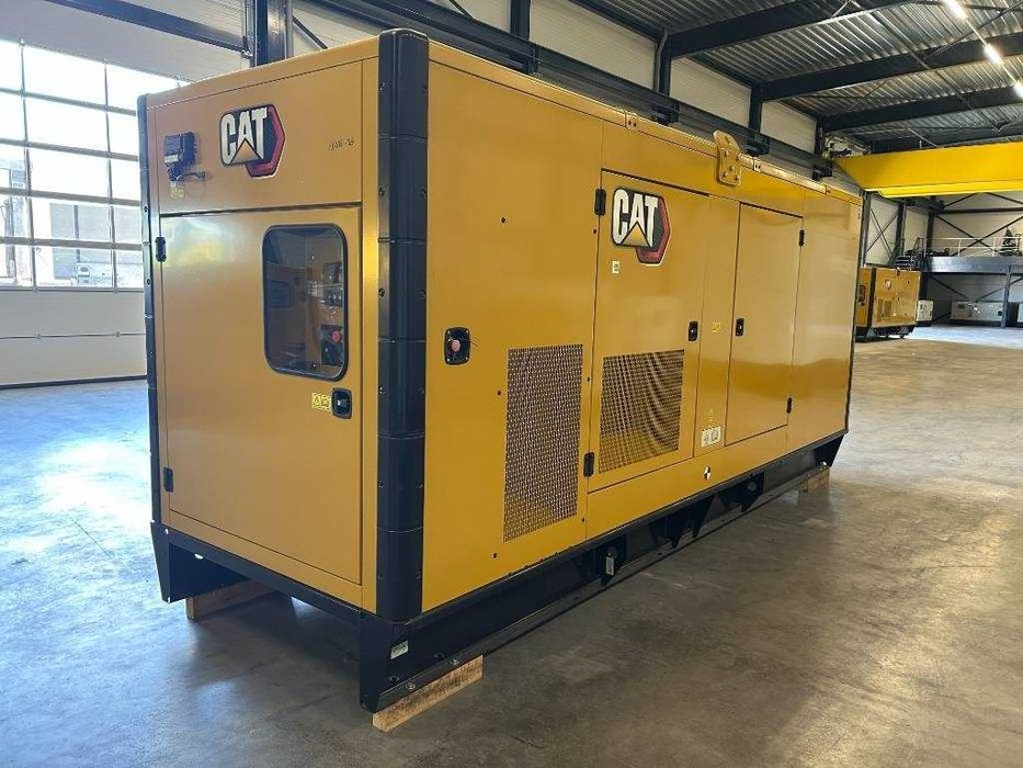 Generator Caterpillar industrial 400 kVA 500 kVA 600 kVA 800 kVA 1000 kVA pentru port nave santier naval uz 24h productie continua