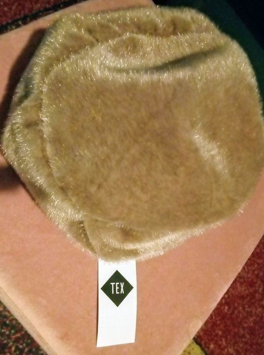 Шапки 1000,мех 2000 ,шуба,жилетка 3000 Новые