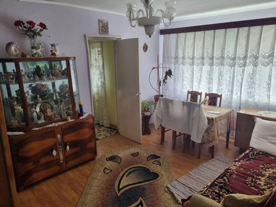 Vând apartament 2 camere nedecomandat 40 mp etaj 2/4 in Dorohoi cartier Plevna aleea Marului