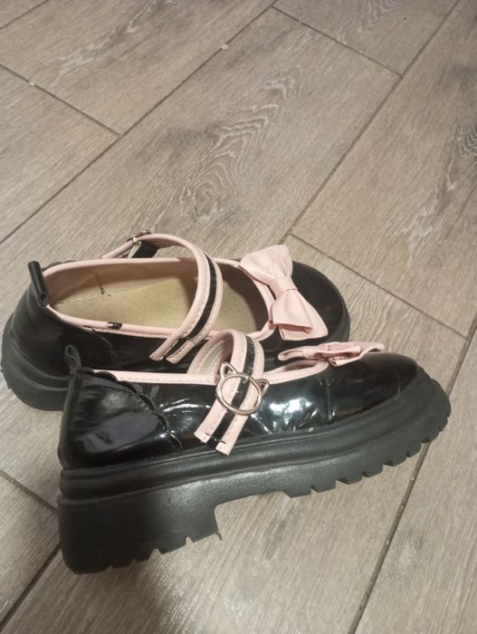 Детские школьные туфли