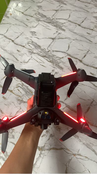 Дрон очень хороший DJI FPV Drone