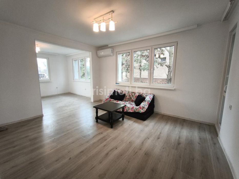 Дава се под наем Тристаен апартамент в София, Орландовци - 100 кв.м за 648.21 € - Снимка #1