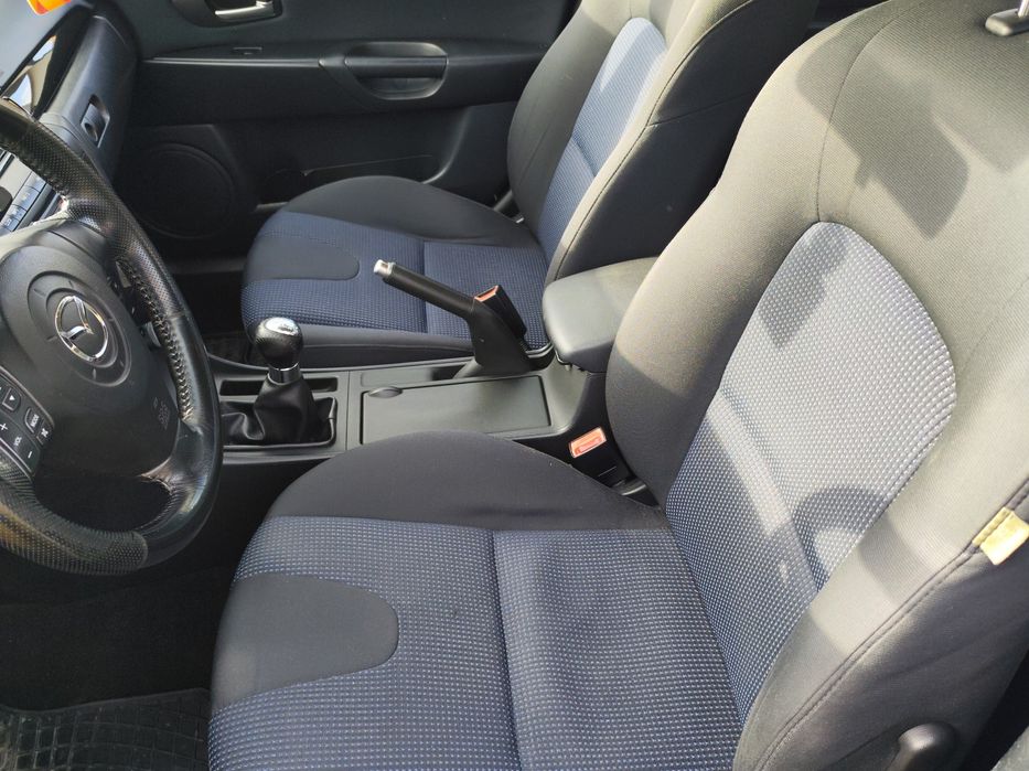 Mazda 3  Sedan  2005